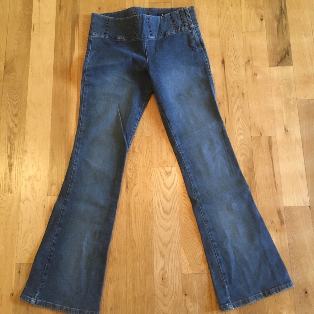 Low waisted bootcut jeans